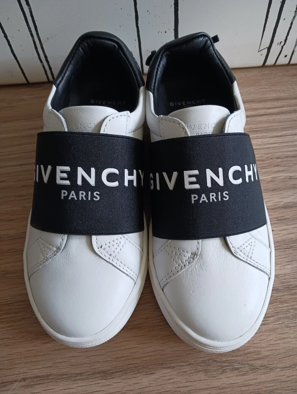 Givenchy Paris Urban Street Knot White/ Black Sneakers Size 31